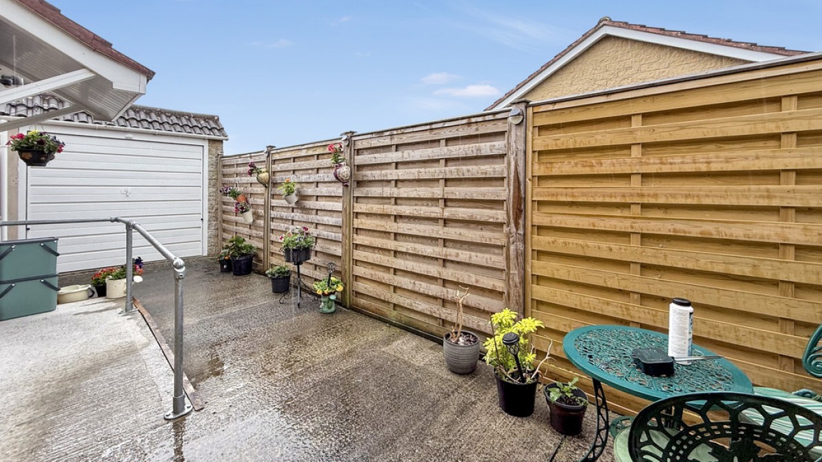 Linsvale Drive, Frome