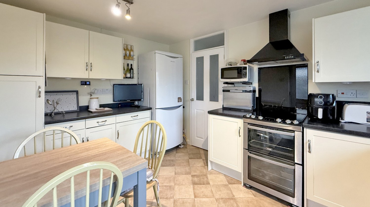 Linsvale Drive, Frome