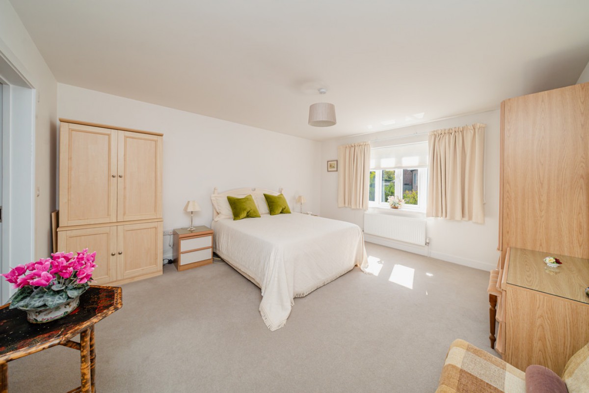 The Halve, Warminster