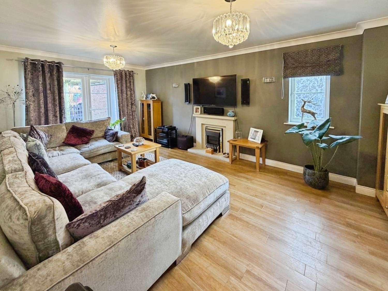 5 bedroom House for Sale Caspian Gardens, Westbury