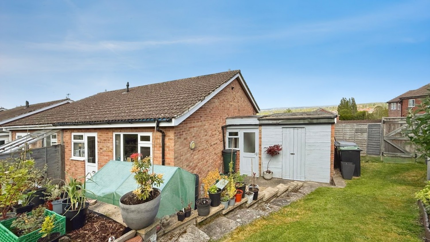 2 bedroom Bungalow for Sale Castle View, Westbury