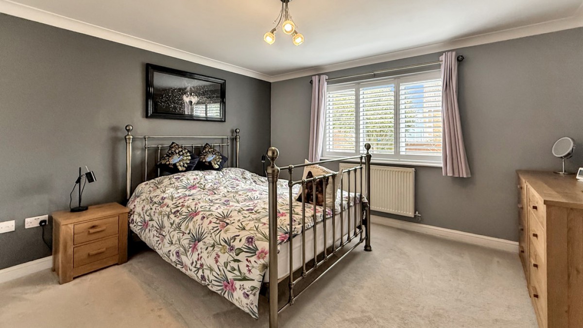 Kings Orchard, Warminster