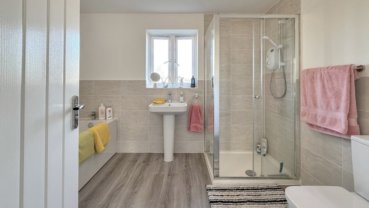 Saturn Close, Warminster