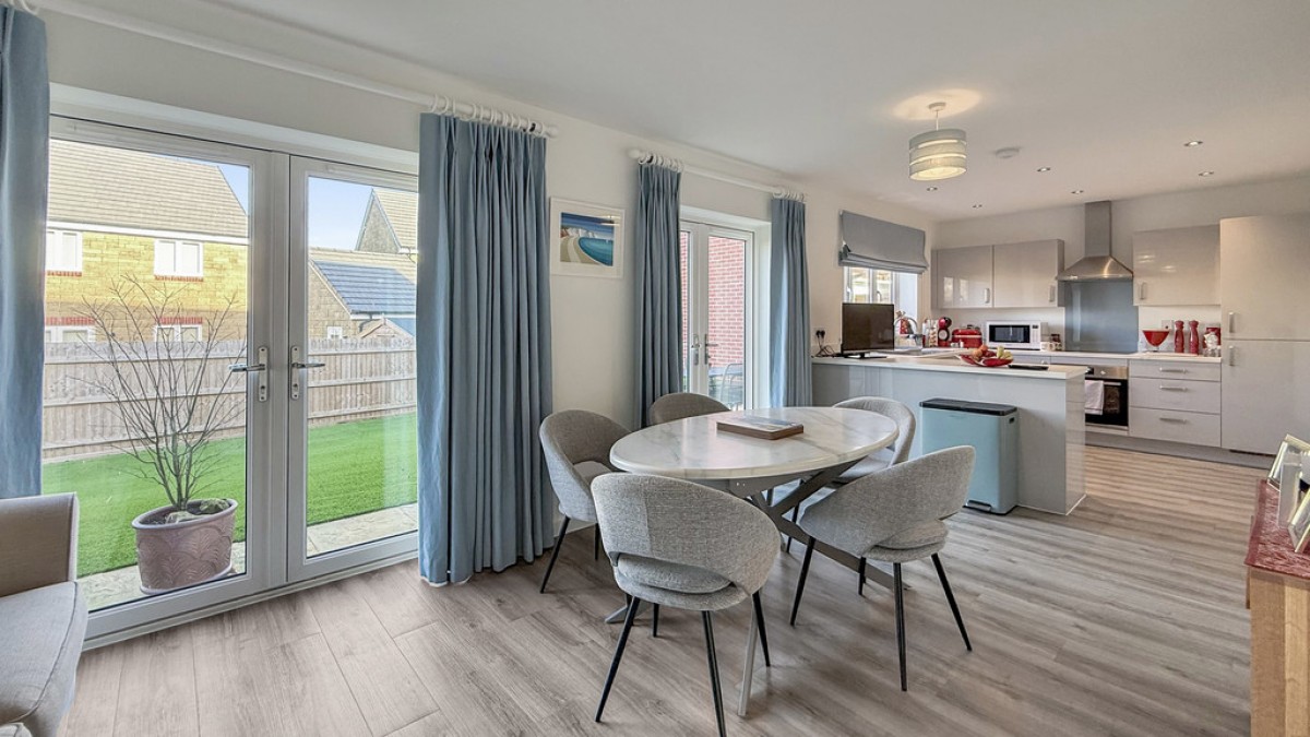 Saturn Close, Warminster