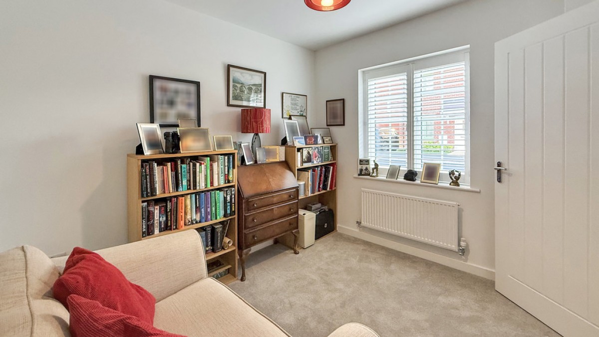 Saturn Close, Warminster