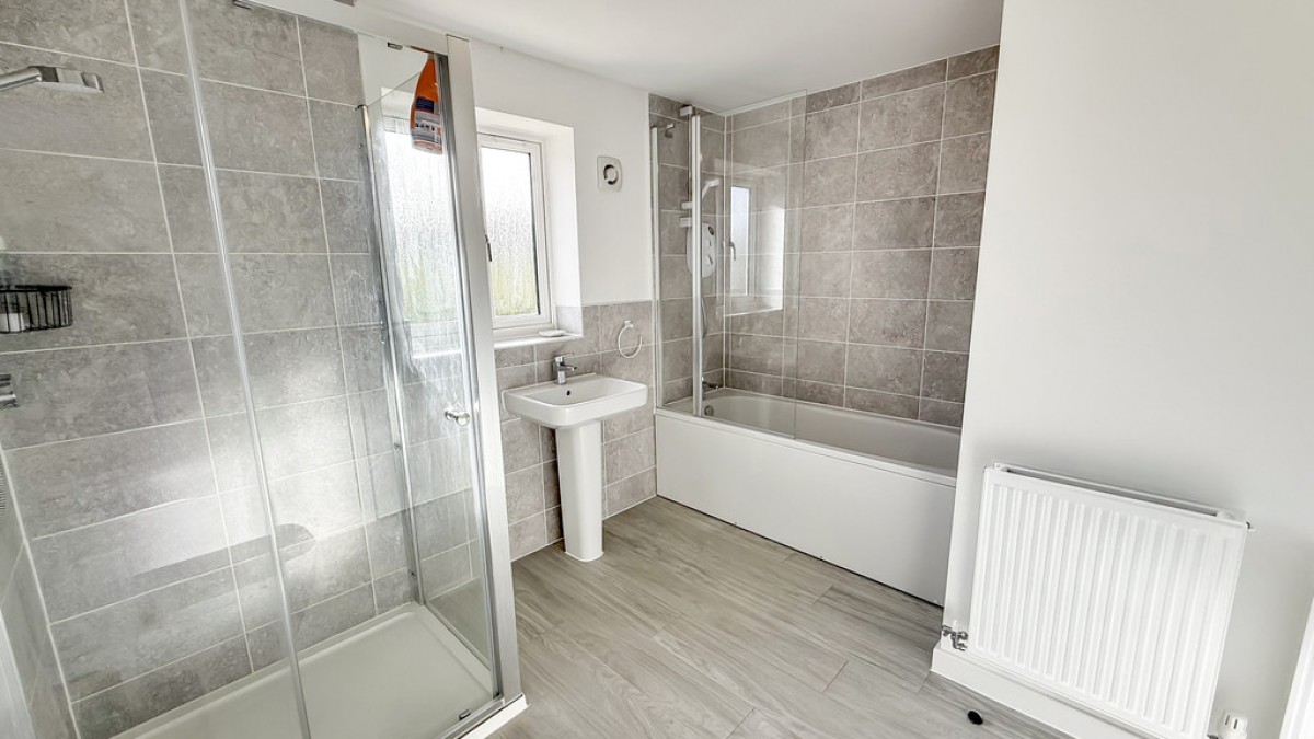 Saturn Close, Warminster