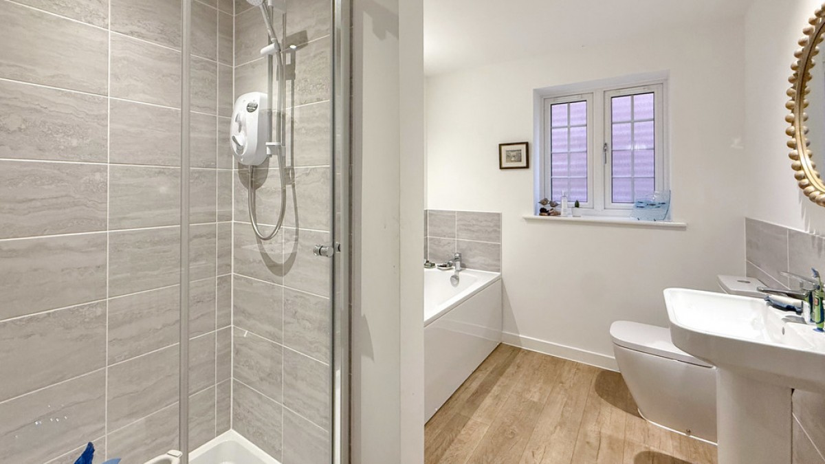 Saturn Close, Warminster