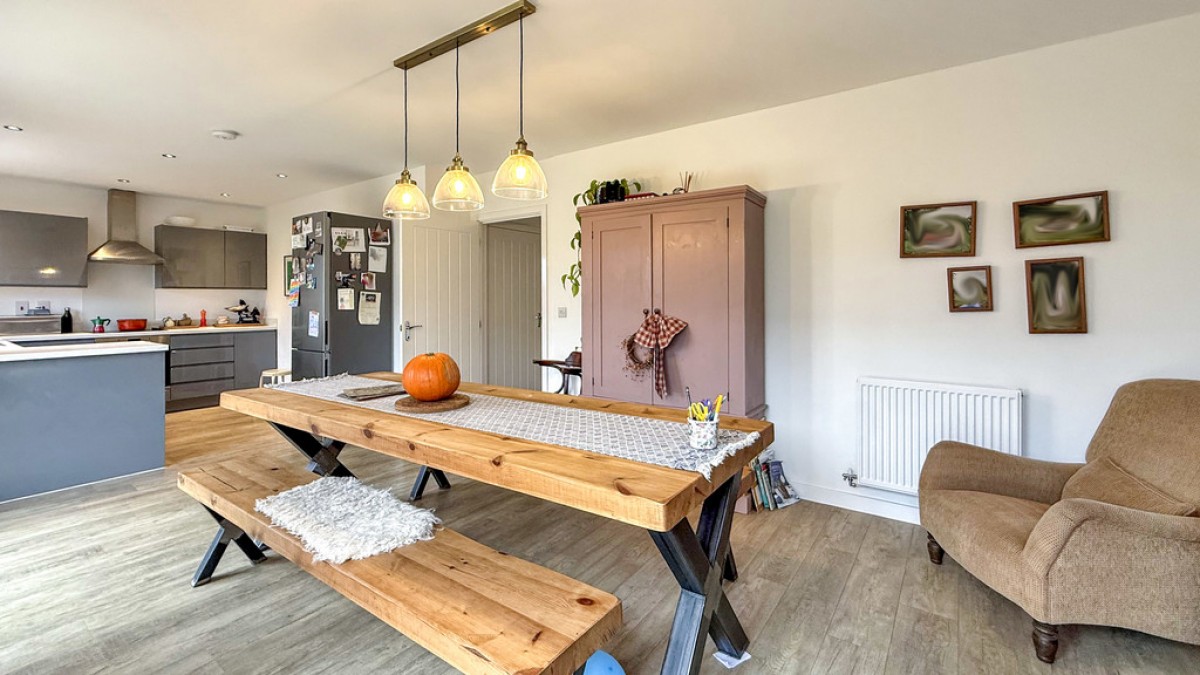 Saturn Close, Warminster