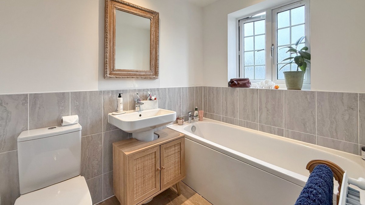 Saturn Close, Warminster