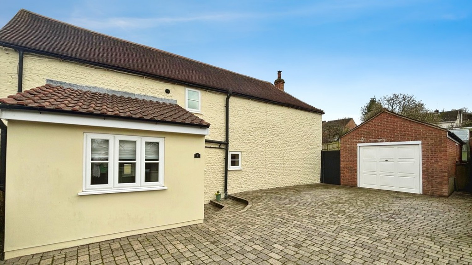 3 bedroom House in Brook Street, Warminster, Wiltshire