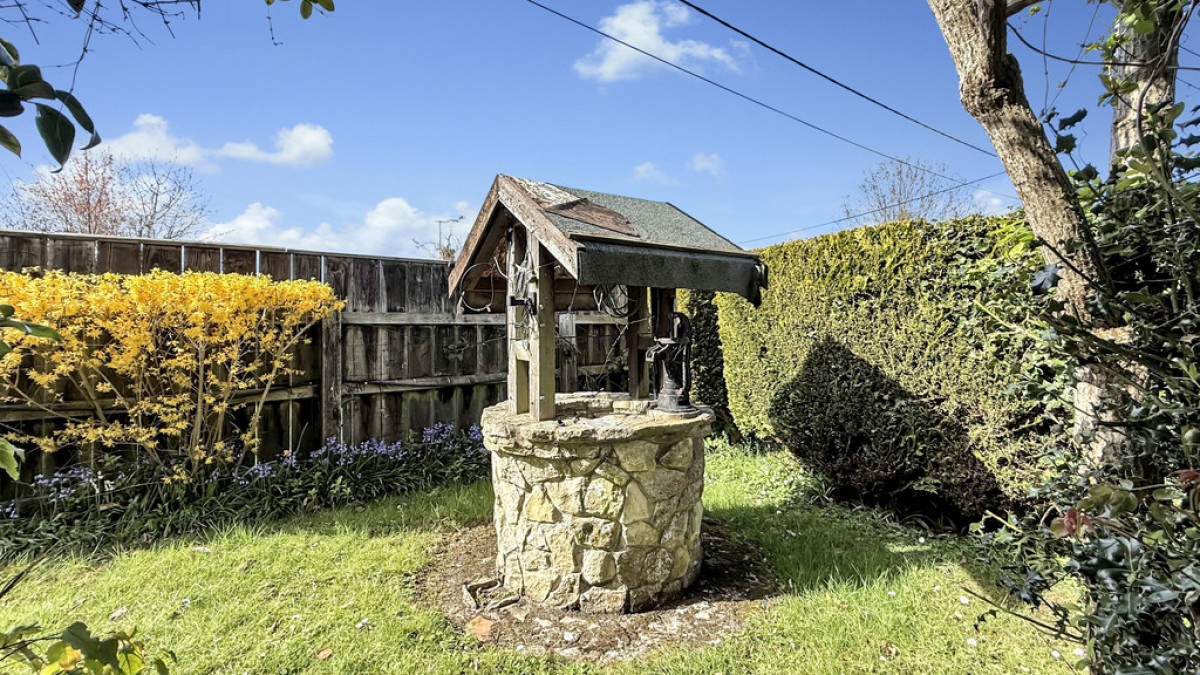 Highbury Park, Warminster