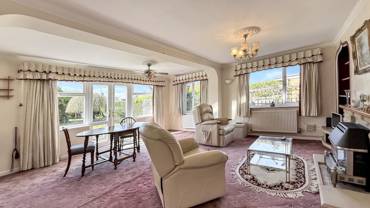 Highbury Park, Warminster