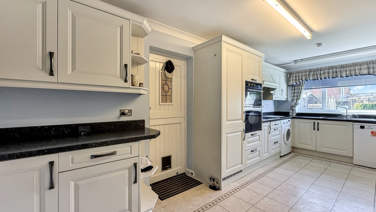 Highbury Park, Warminster