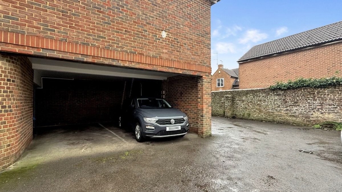 North Row, Warminster