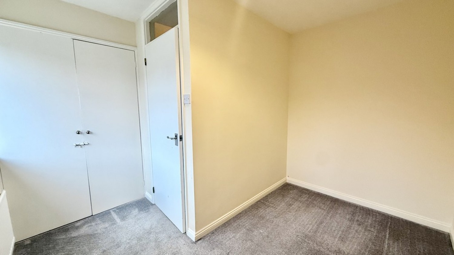 North Row, Warminster