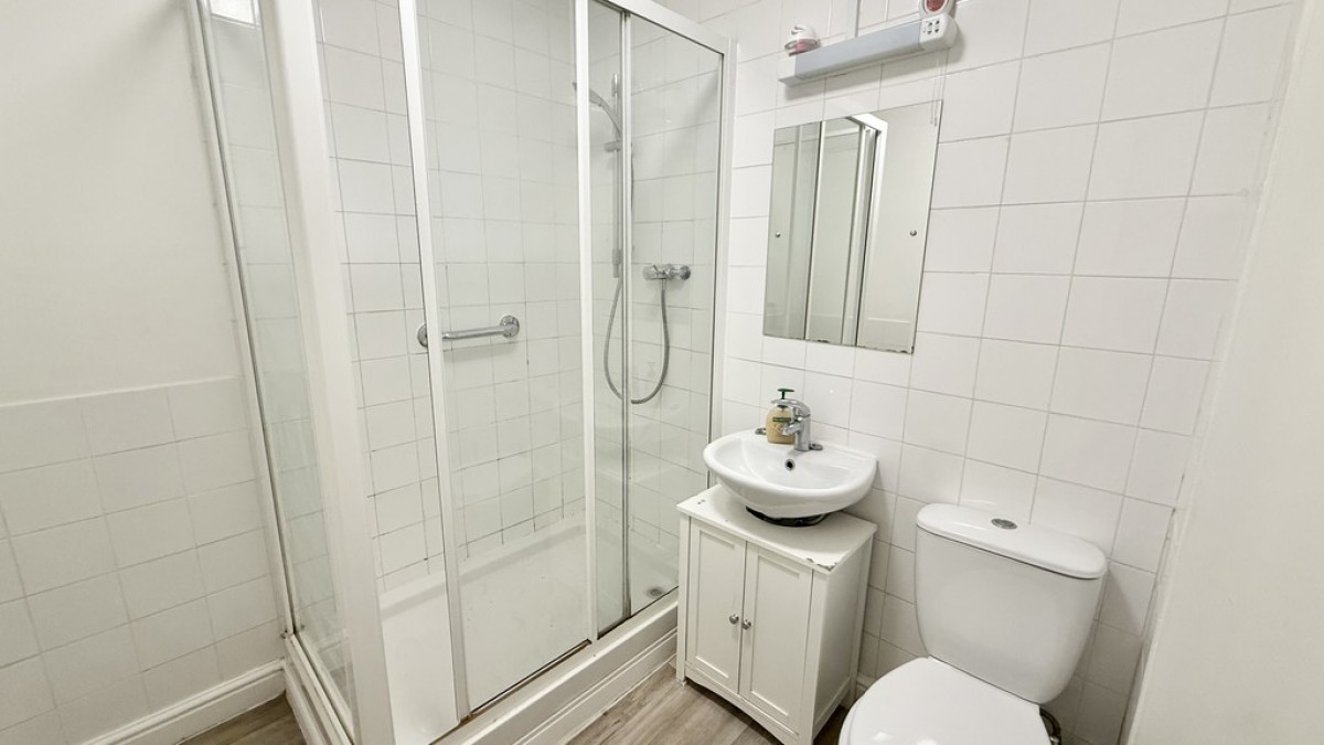 North Row, Warminster