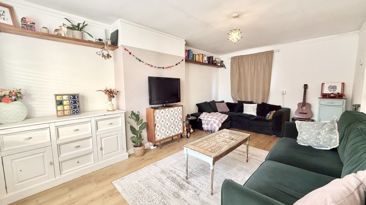 Sycamore Grove, Westbury