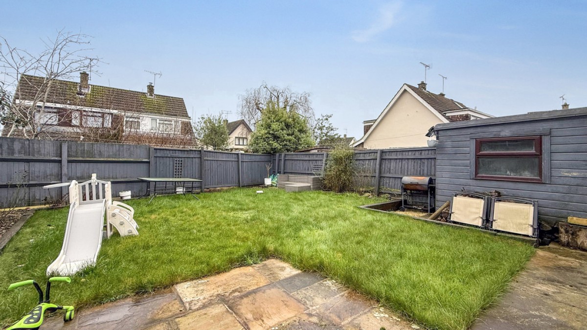 Langholm Avenue, Warminster