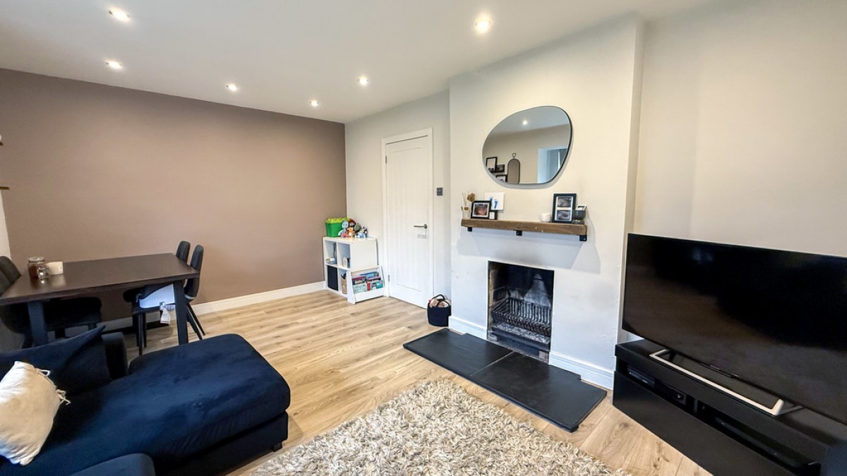 Langholm Avenue, Warminster