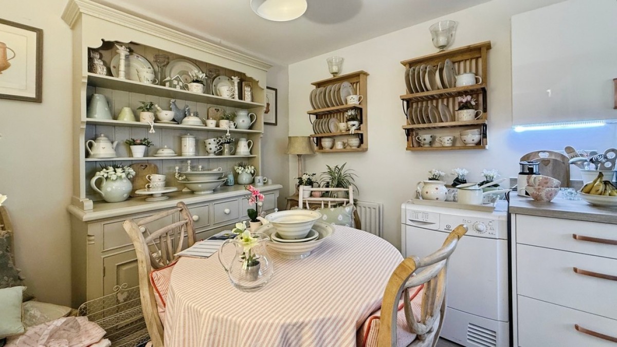 Flint Crescent, Westbury