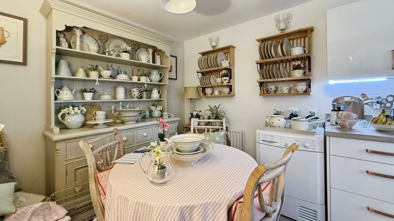 4 bedroom House for Sale Flint Crescent, Westbury