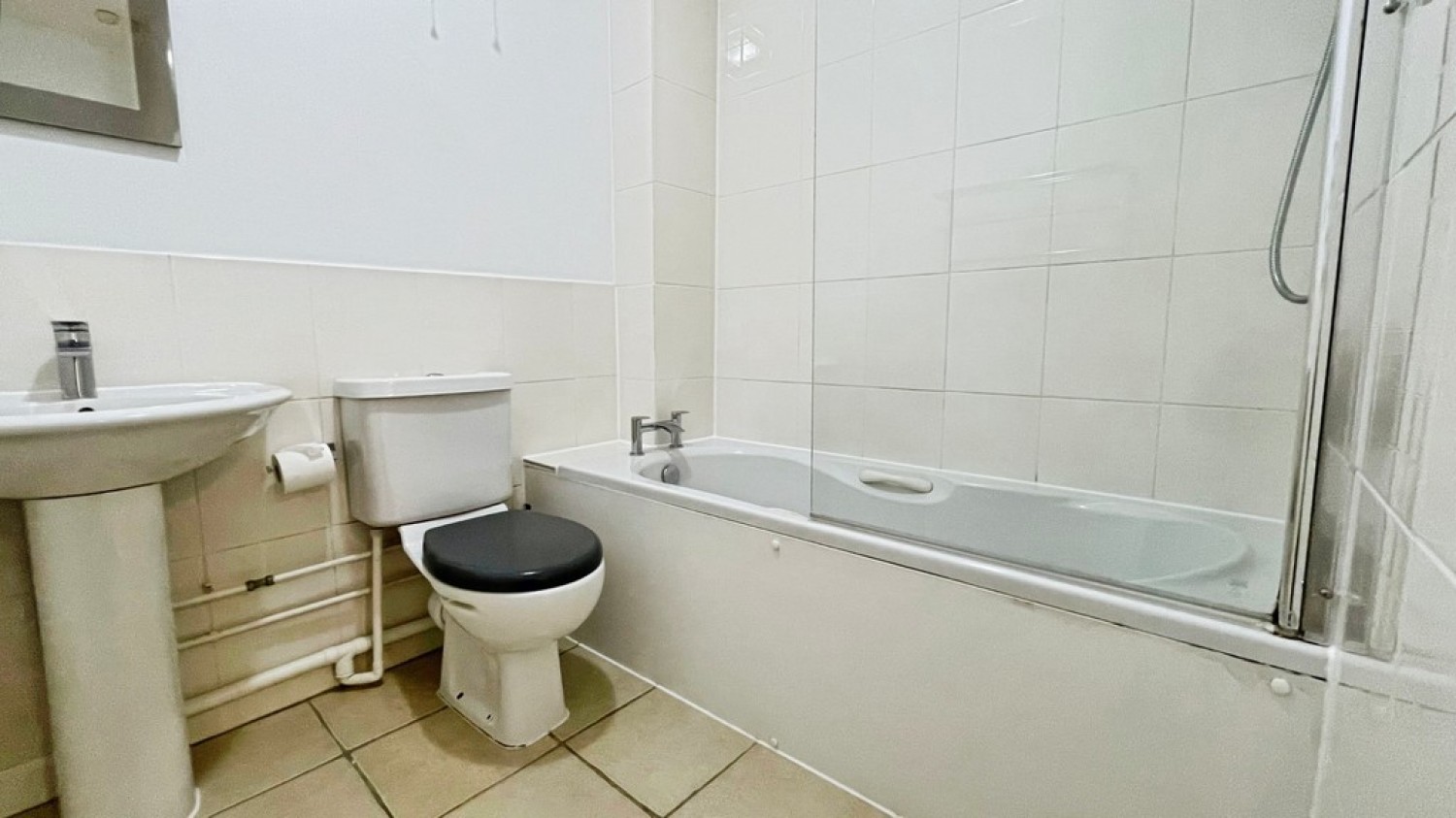 2 bedroom Flat for Letting Station Road, Westbury, Wiltshire