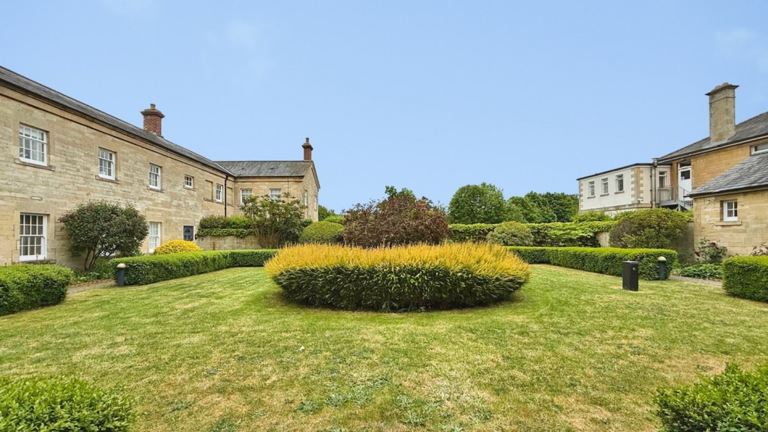 2 bedroom Flat for Sale St Georges Road, Semington