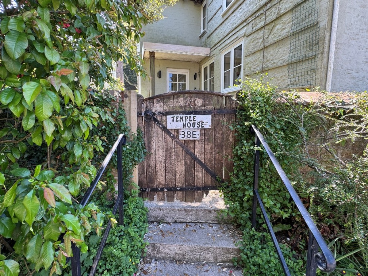 Temple, Corsley