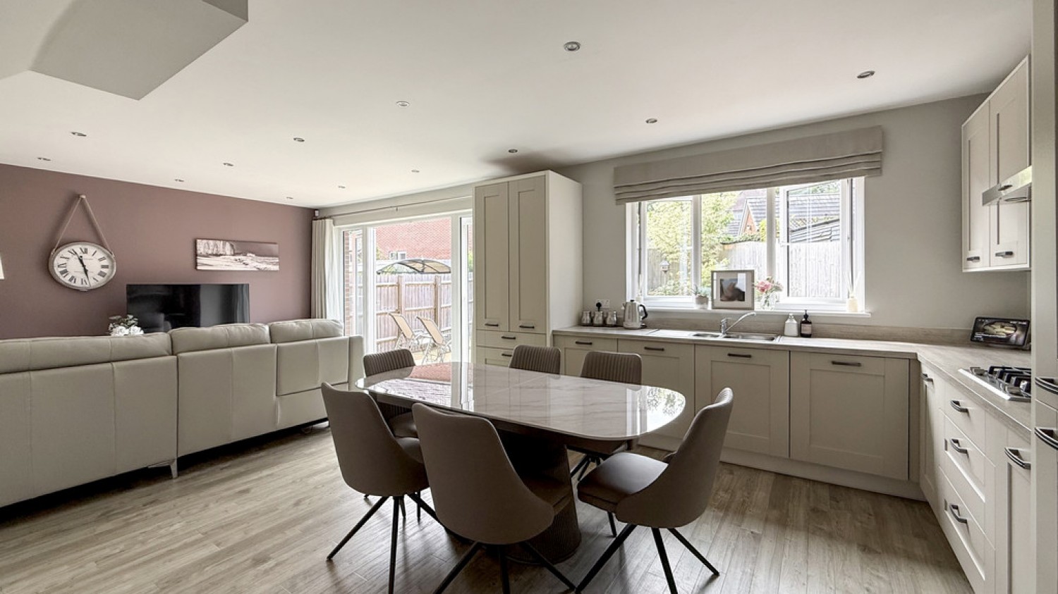 4 bedroom House for Sale St Andrews Road, Warminster