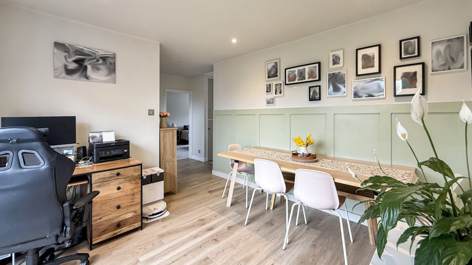 3 bedroom Bungalow for Sale Ludlow Close, Warminster