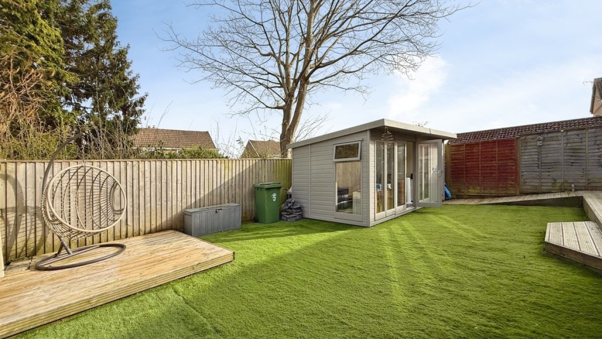 Canons Close, Warminster