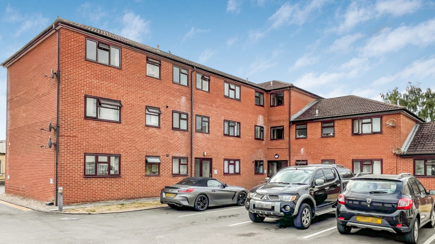 2 bedroom Flat for Sale Station Road, Westbury