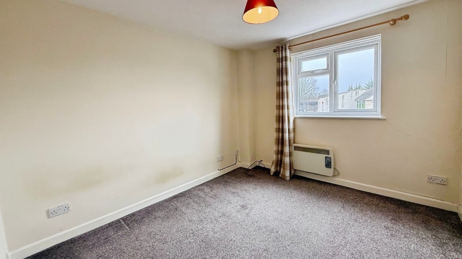 2 bedroom Flat for Sale Station Road, Westbury