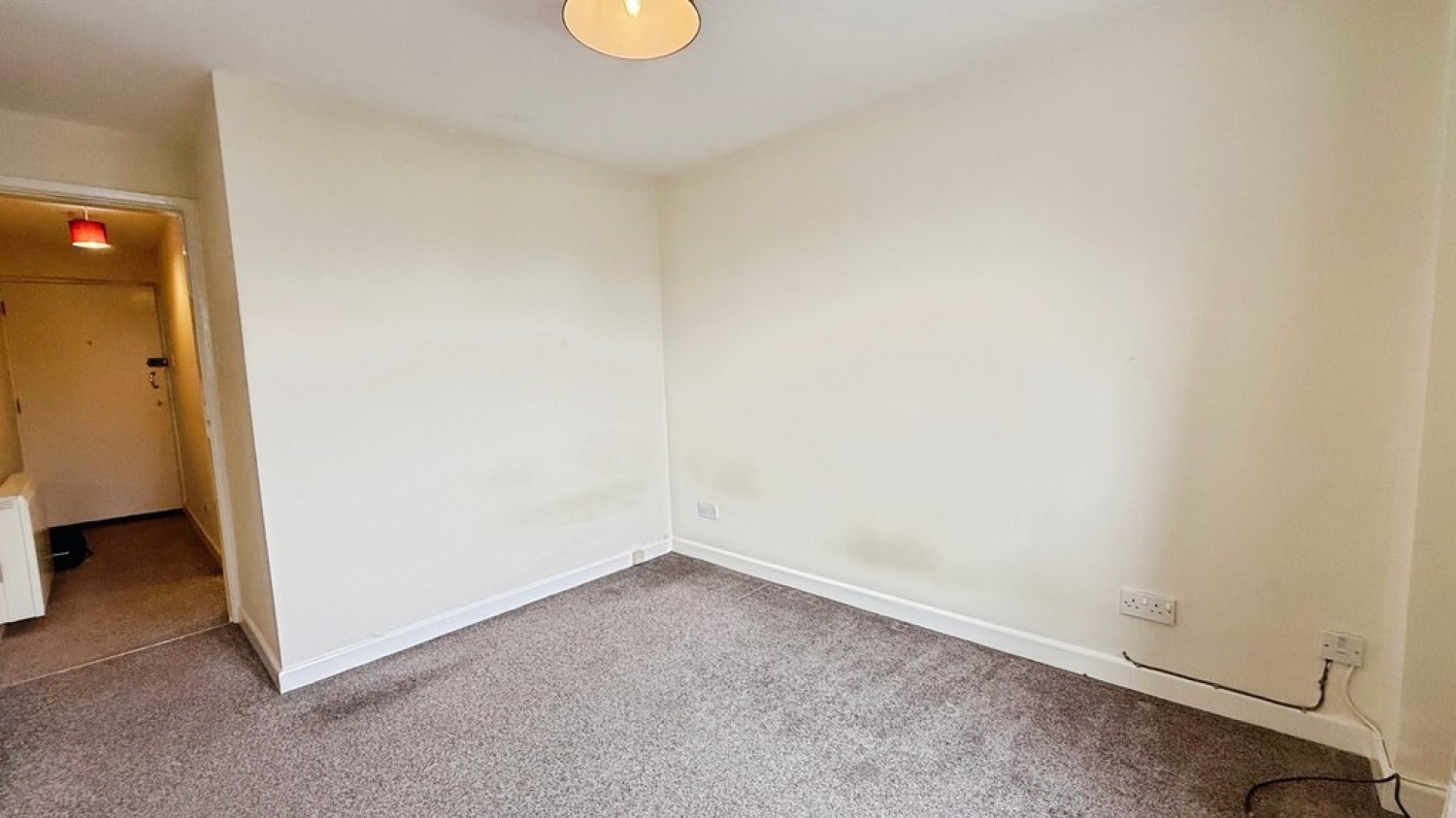 2 bedroom Flat for Sale Station Road, Westbury