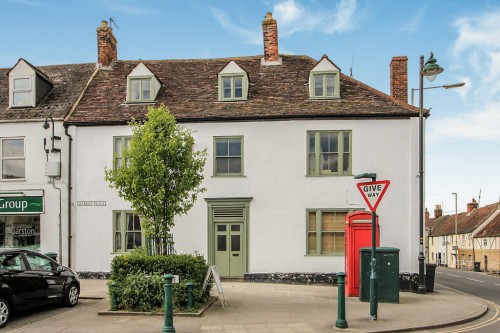 White Lion Apartments, Westbury