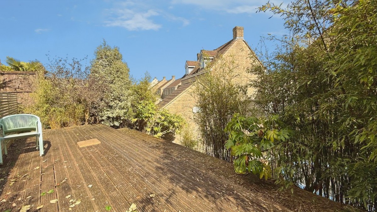 Kissing Batch, Frome