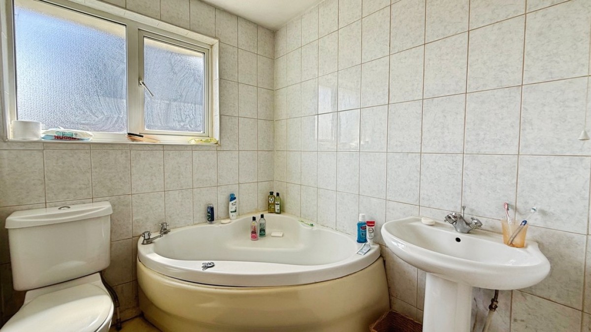 Rosenheim Rise, Bratton
