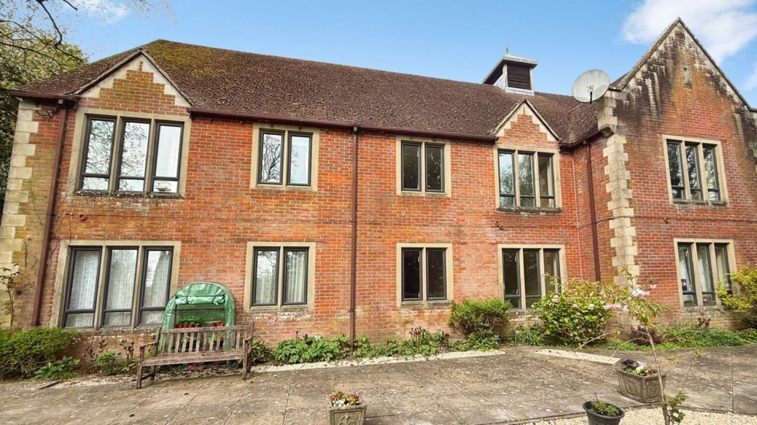 2 bedroom Property for Sale Church Street, Warminster