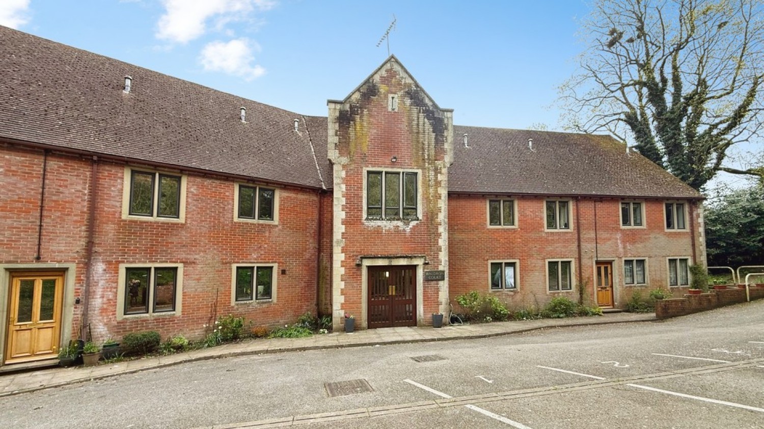 2 bedroom Property for Sale Church Street, Warminster