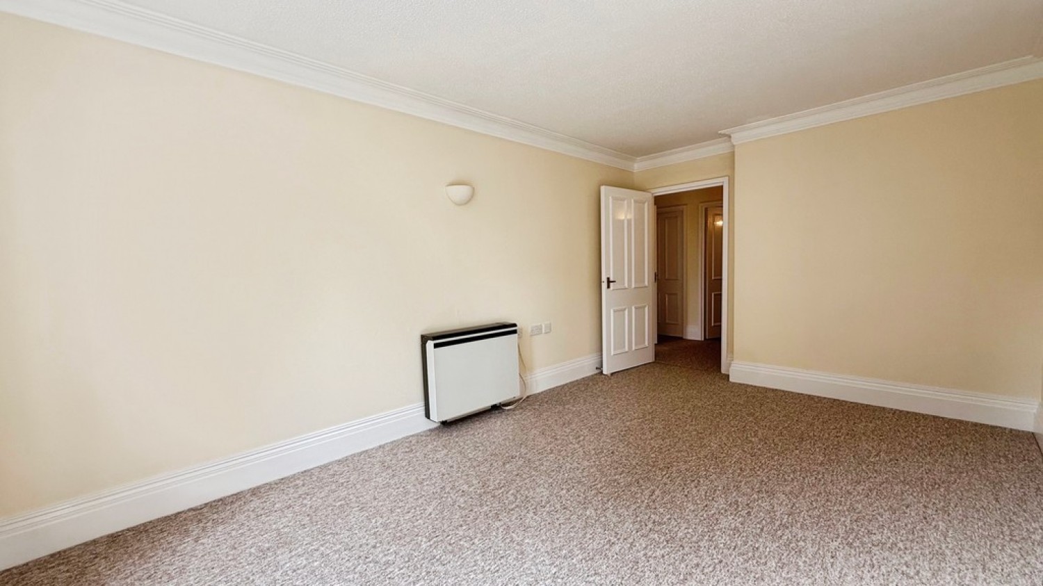 2 bedroom Property for Sale Church Street, Warminster