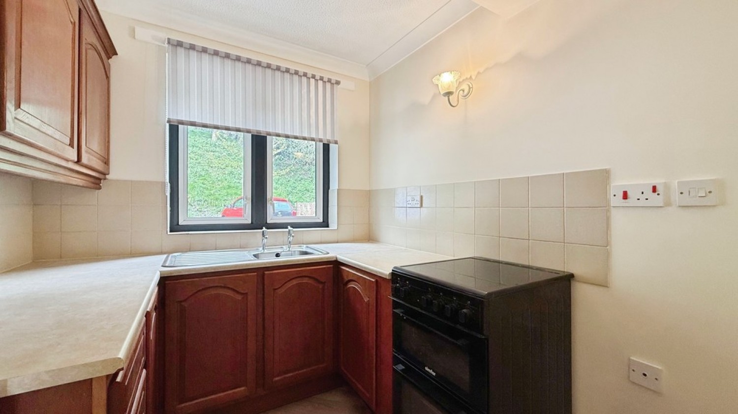 2 bedroom Property for Sale Church Street, Warminster