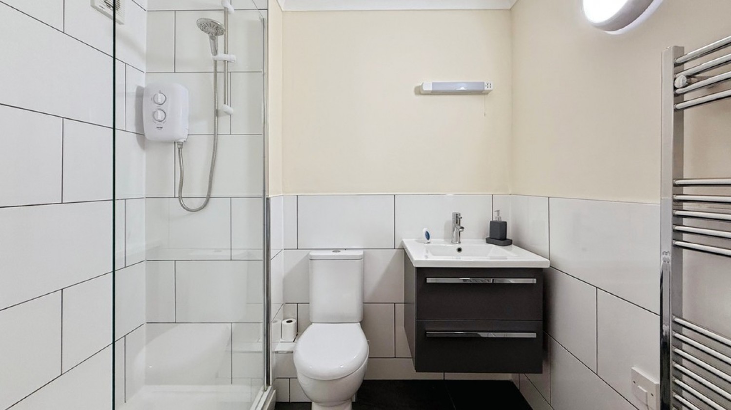 2 bedroom Property for Sale Church Street, Warminster