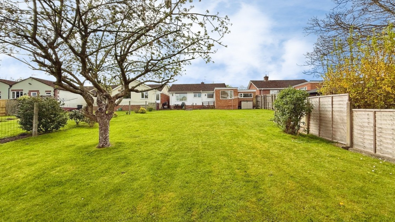 2 bedroom Bungalow for Sale Leighton Park North, Westbury