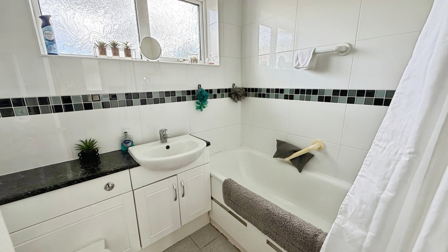 2 bedroom Bungalow for Sale Leighton Park North, Westbury