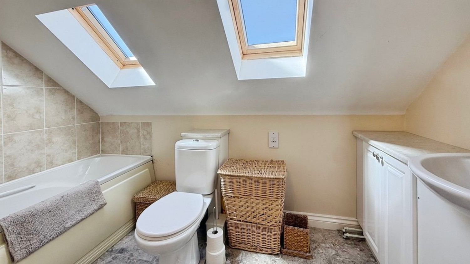 3 bedroom Bungalow for Sale Newtown, Westbury