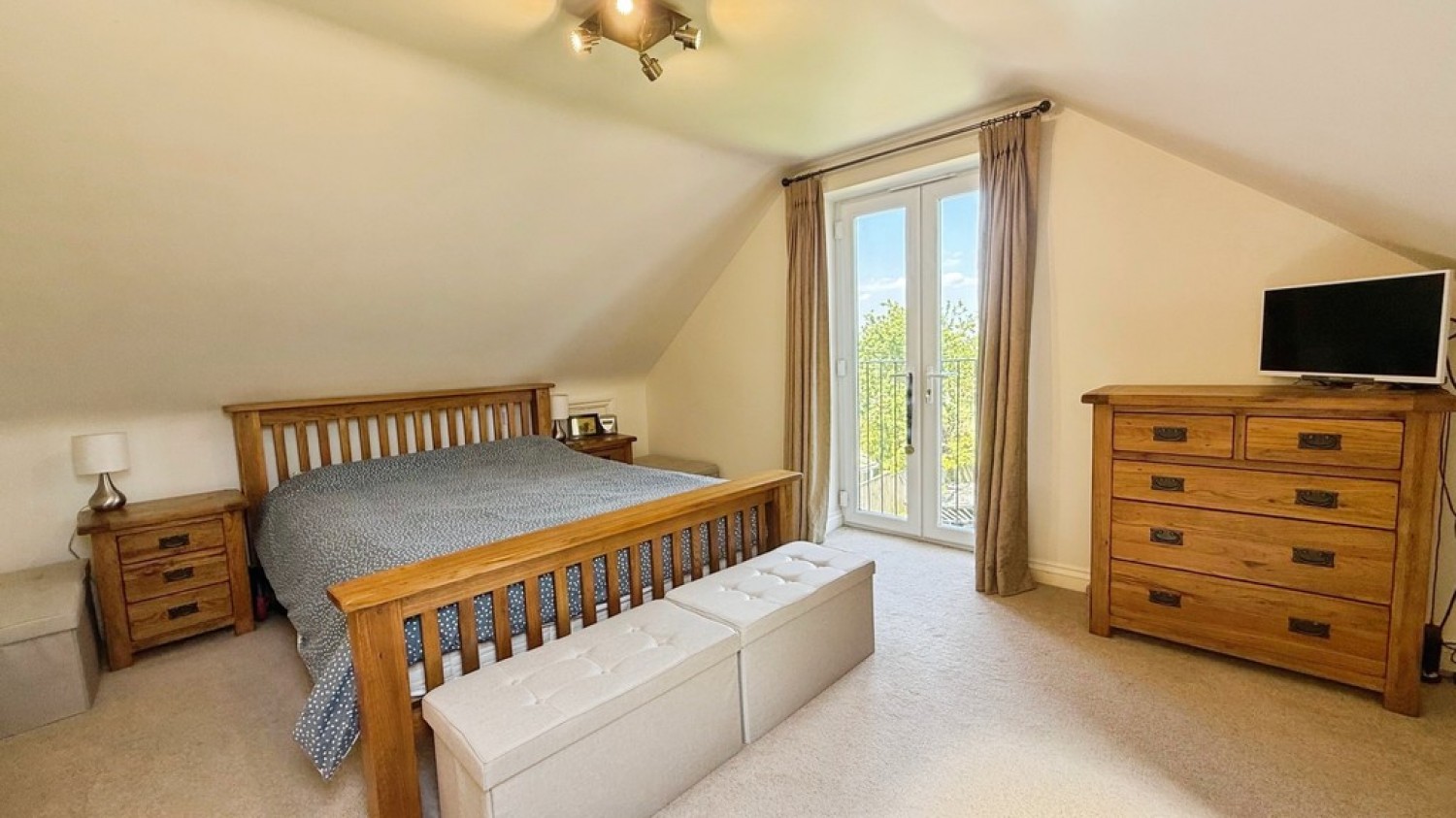 3 bedroom Bungalow for Sale Newtown, Westbury