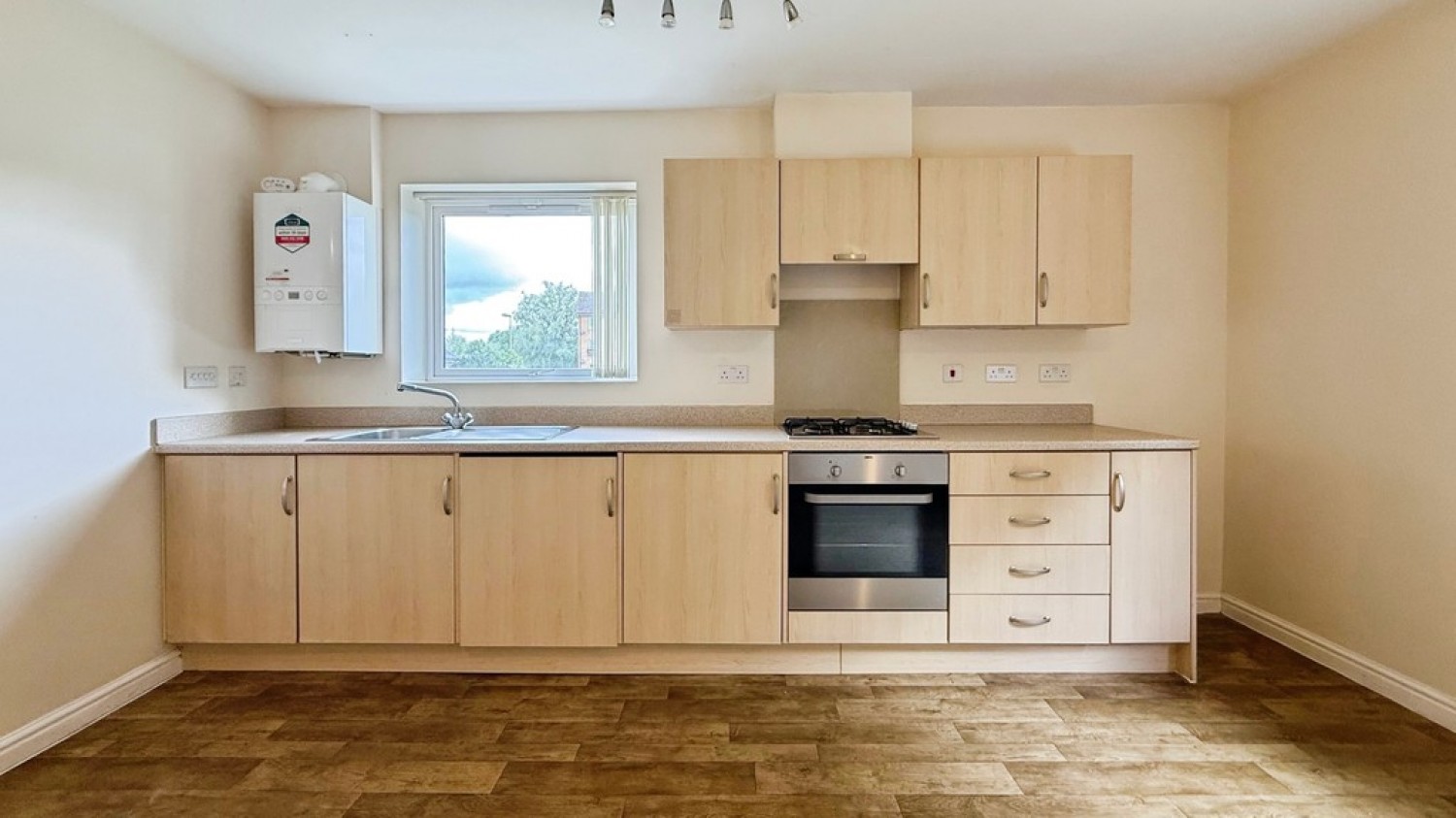 2 bedroom Flat for Sale Leigh Park Way, Westbury