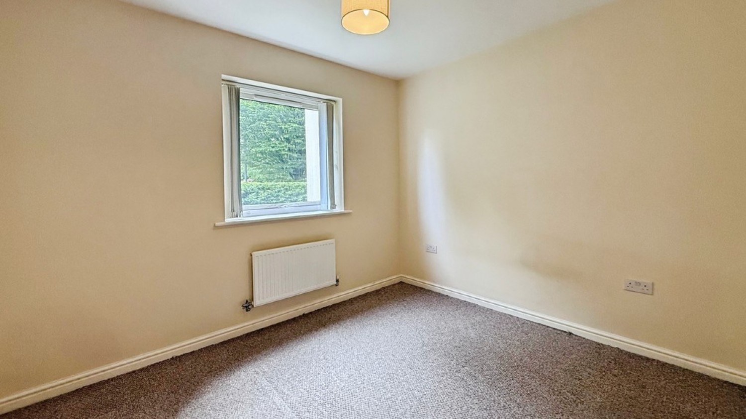 2 bedroom Flat for Sale Leigh Park Way, Westbury