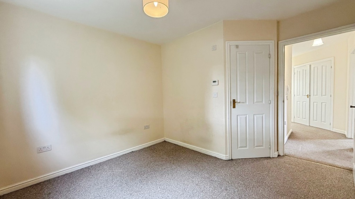 2 bedroom Flat for Sale Leigh Park Way, Westbury