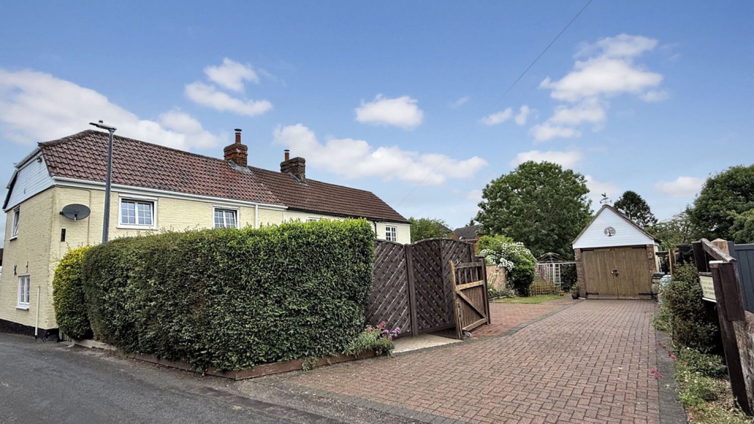 2 bedroom House for Sale Petticoat Lane, Dilton Marsh